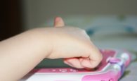 Kleinkinder und Tablets