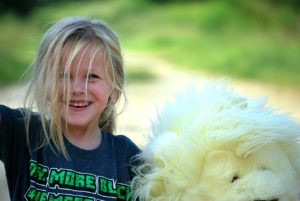 girl-447708_1280 lachen statt schimpfen