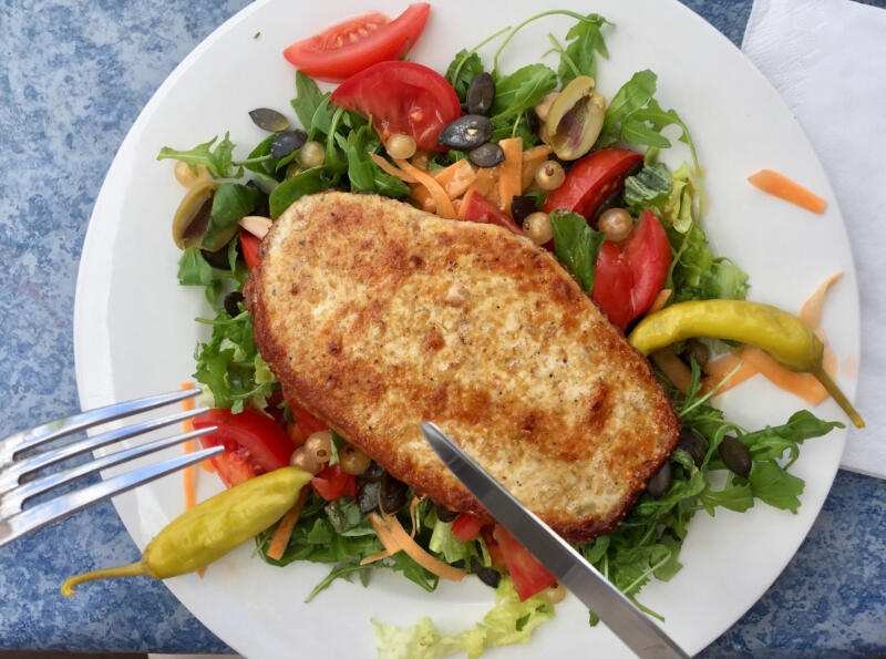 HERMANN, Schnitzel; Salat