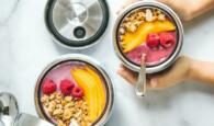 Farbenfrohe Müsli-Bowls