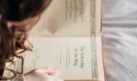 Little-girl_reading
