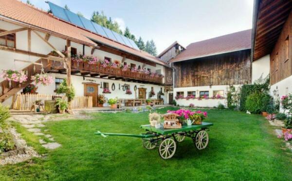 Fewrienhof_Schmid,