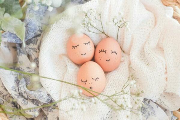 Painted eggs with faces
